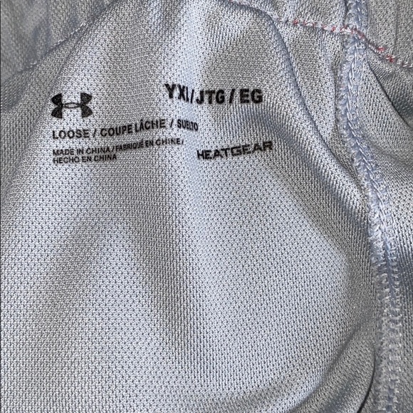 Girls under armor shorts - Picture 3 of 5